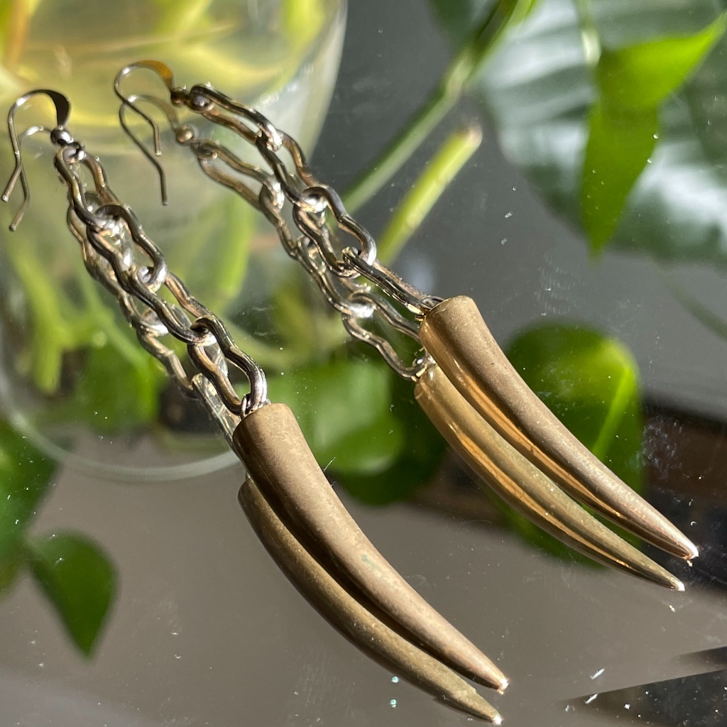 Forever 21 Gold Chain Claw Dangle Earrings 5$